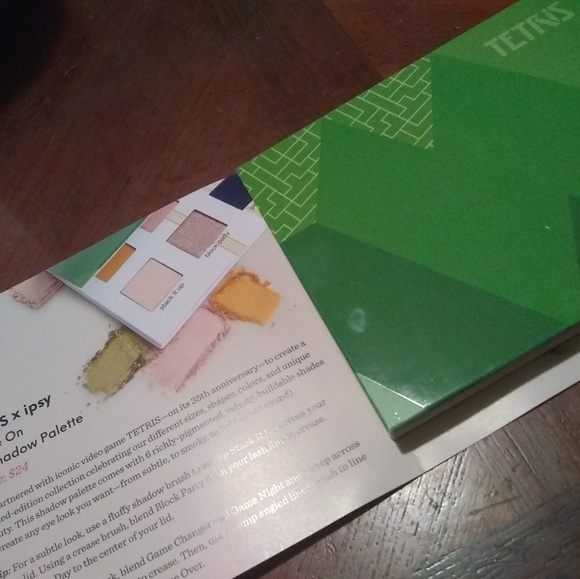 Tetris x ipsy game on eyeshadow palette - Picture 4 of 4